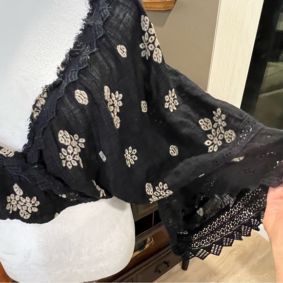 Free People Love Somebody Black & Tan Embroidered Top w/Lace Trim  (XS) - Picture 4 of 6